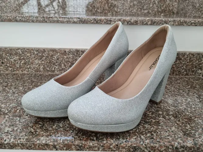 SAPATO SALTO ALTO PRATA TAM 39