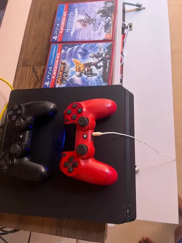Venda de Ps4 1t 2 controles e 2 jogos 