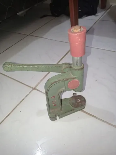 Máquina para colocar mica