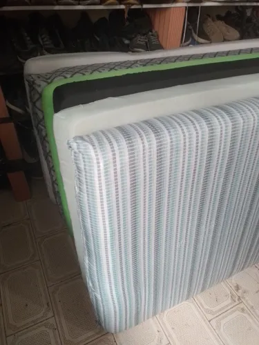 Colchão de solteiro ,grosso 130 $cada
