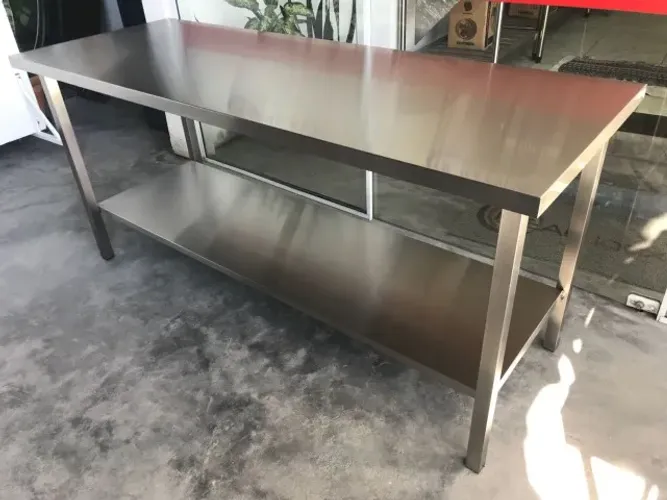 Mesa em inox industrial para cozinhas em geral