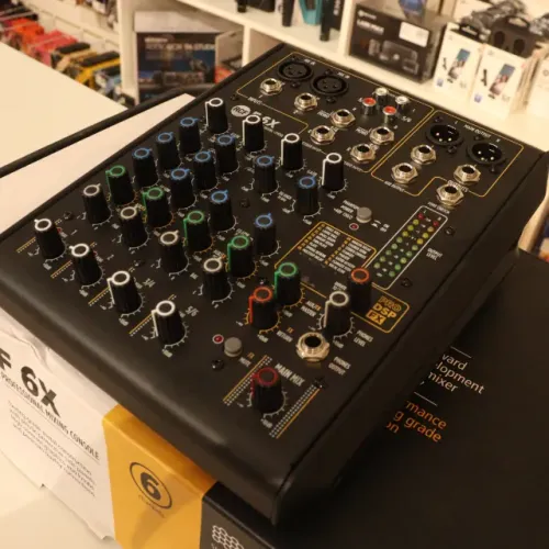 Mesa de Som RCF F6X Analógica 6 Canais