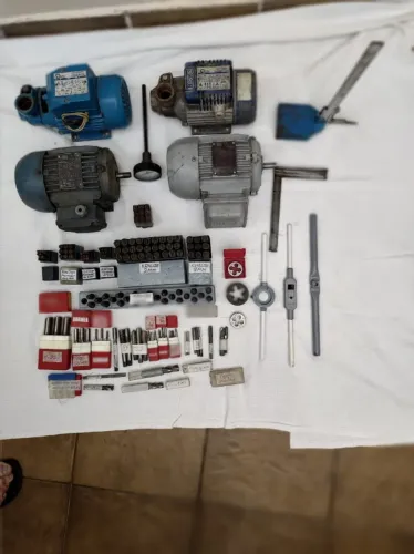 Vendo 2 Motor Trifásico e 2 Bombas de água e um lote de ferramentas