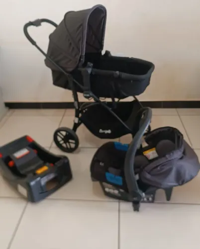 Carrinho de bebê Moisés/ Burigotto+ bebê conforto e suporte para bebê conforto 