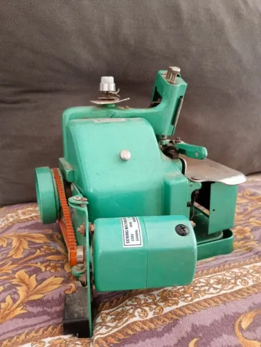 Máquina de costura overlock chinesa