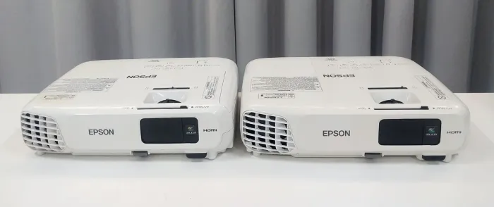 Par de Projetores EPSON X24+ 2 pelo preço de 1 3500 lúmens Profissional