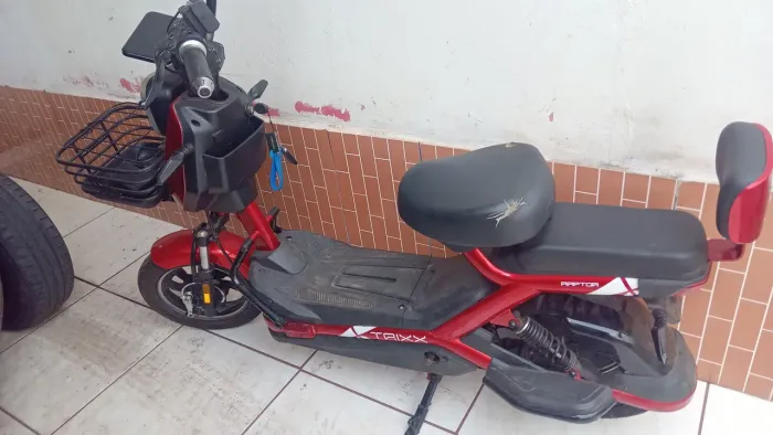 Vendo uma bicicleta elétrica seminova