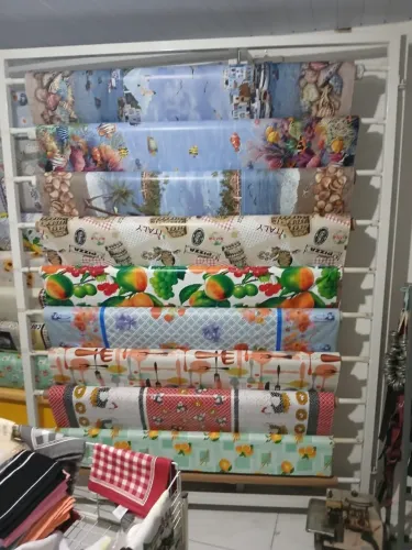 Expositor De Tecido De Parede em Ótimo Estado