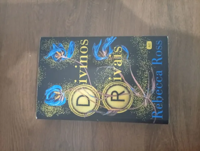 Livro Divinos Rivais - Rebecca Ross | Ótimo estado