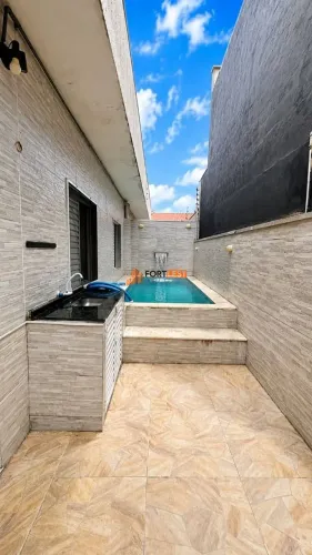 Casa com Piscina e Churrasqueira em Itanhaém R$ 320 Mil