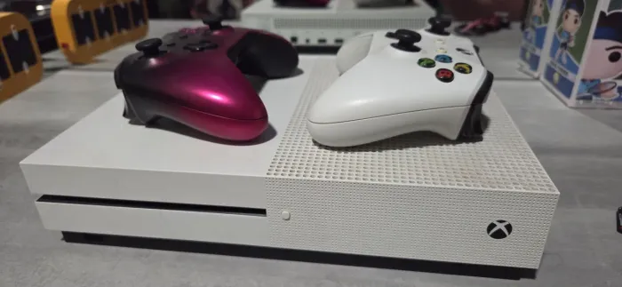 Xbox one s com kimect e 3 jogos mídia física