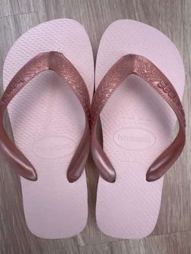 Havaianas rose 33/34 usada 1 vez apenas