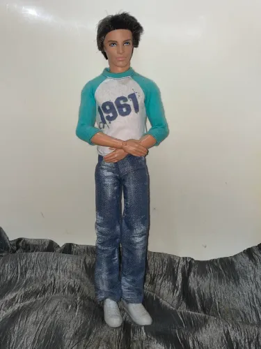 Boneco ken fashionistas Barbie mattel articulado