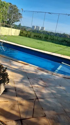 Casa (oportunidade)com minicampo iluminado.