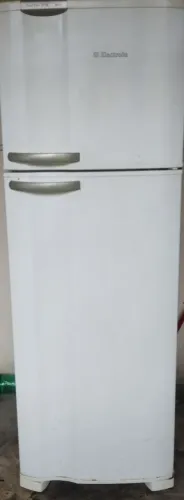 Vendo geladeira Frost Free DF38