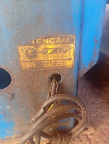 Desmontadora de pneus 
