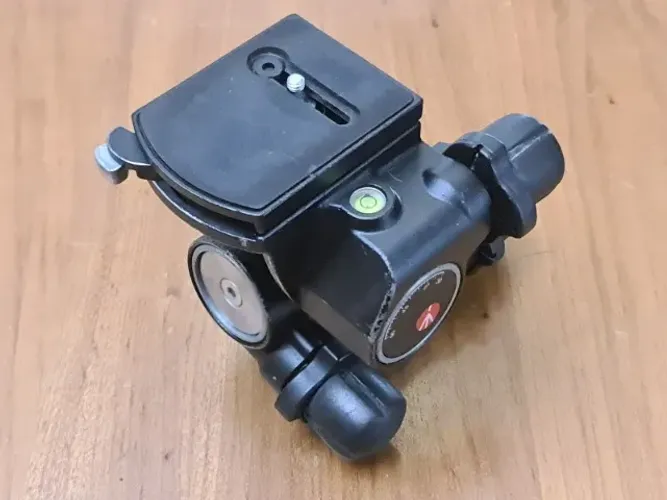 Cabeça Manfrotto junior 410 usada