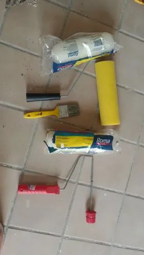 Rolo para pintura e suporte