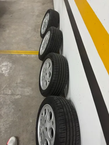 Vendo rodas e pneus aro 15