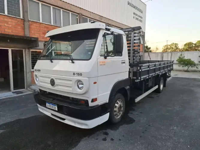 Vendo caminhão Vw 8-150 km baixa excelente estado