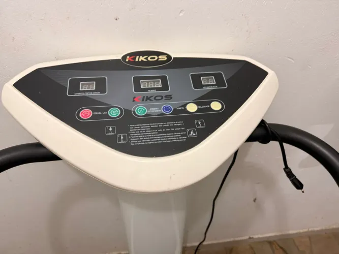 plataforma giratória da marca kiko em estado de nova