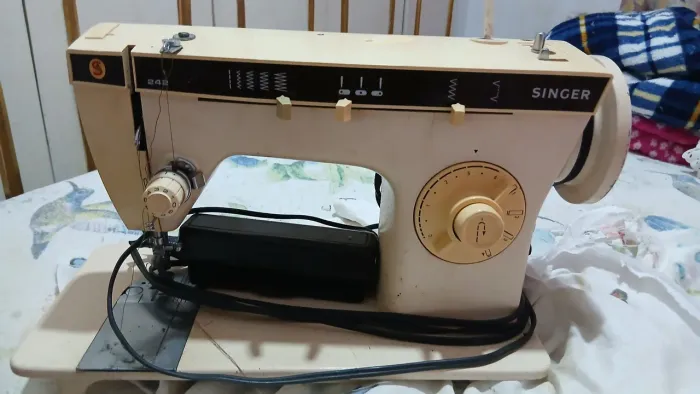 Vendo maquina Singer excelente estado de conservação. R$350,00