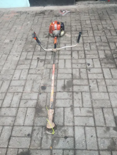 Vendo uma roçadeira vulcan