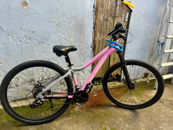 Bike Feminina aro 29 completa semi nova