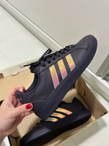Tênis feminino adidas