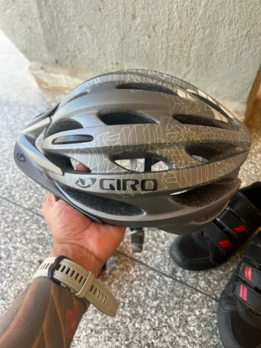 Capacete giro