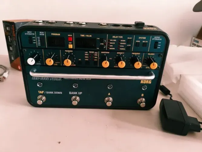 Pedal Korg Digital Delay Sdd3000 com fonte original(The Edge U2, Cold Play)