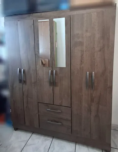 Guarda roupa de solteiro 6 portas e 2 gavetas