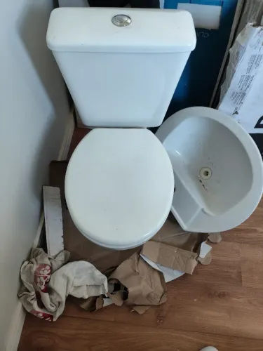 Vendo kit banheiro Icasa vaso sanitário com caixa acoplada mais lavatório