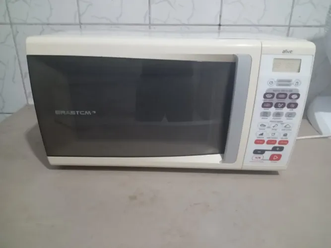 VENDO UM MICROONDAS BRASTEMP FUNCIONANDO.TUDO