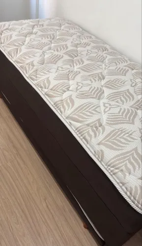 Cama de solteiro com baú e auxiliar
