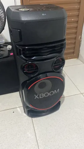Vendo caixa lg rn7 bem conservada sem detalhes som bem alto muito grave 