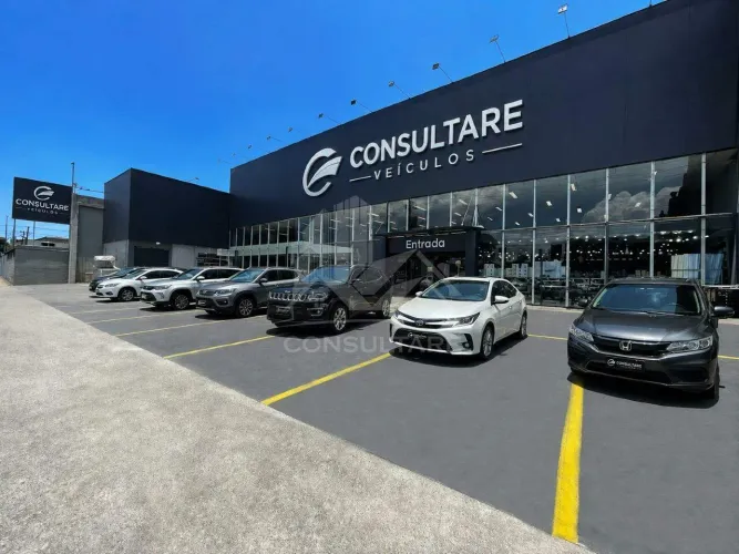 GALPÃO COMERCIAL IMPONENTE COM 2.000m² - FACHADA DE VIDRO - EXCELENTE LOCALIZAÇÃO