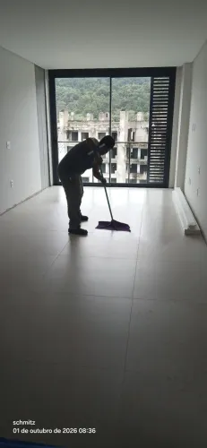 Procuro sócio para empresa de limpeza