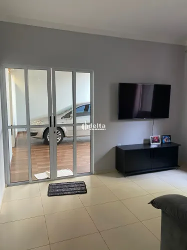 Casa com 5 quartos sendo 1 suíte disponível para venda no bairro Jardim Brasília em Uberlâ