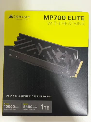SSD Corsair MP700 Elite 1TB com heatsink Gen 5 (NOVO)