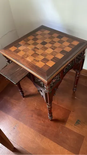 Mesa antiga de Xadrez