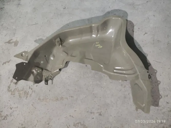 Caixa roda traseira esquerda Toyota Corolla 2003 a 2008  61608-02952