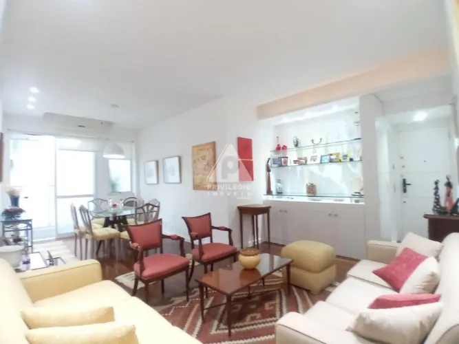 Apartamento reformado à venda na Lagoa - 3 quartos, 1 suíte e 2 vagas