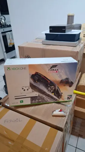 Caixa Xbox One S Branco completo com pequena avaria