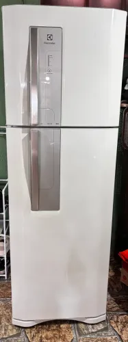 Vendo geladeira Electrolux 