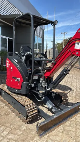 Mini escavadeira Yanmar Vio20 semi nova 