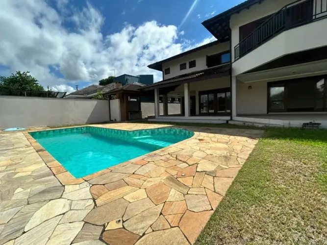 Casa de alto padrão à venda e para locação no Condomínio Colonial Village I  Pindamonhanga