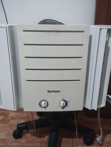 Vendo ar condicionado de janela,7500btus,valor 700