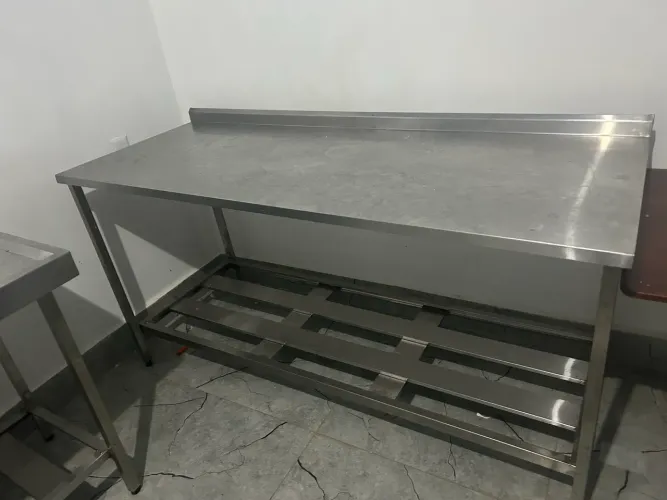Mesa industrial 1,80 x 0,80 altura 0,90