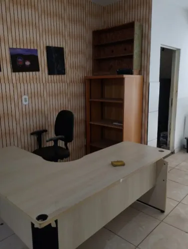 Móveis para escritório: Mesas/ Cadeiras/Armários tudo por 1.300,00